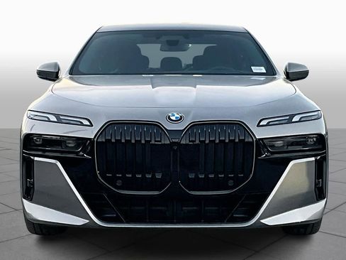 Used 2025 BMW i7 xDrive60 AWD/4WD image 3