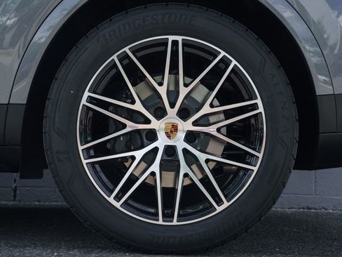 New 2026 Porsche Cayenne Coupe AWD/4WD image 13