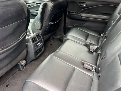 Used 2019 Honda Pilot Touring image 15