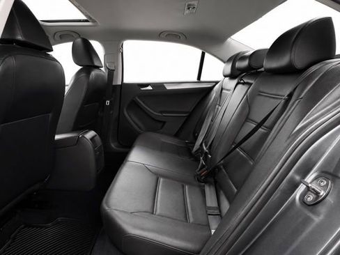 Used 2017 Volkswagen Jetta SE FWD image 25