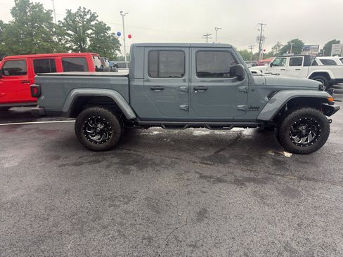 Used 2024 Jeep Gladiator Sport AWD/4WD image 4