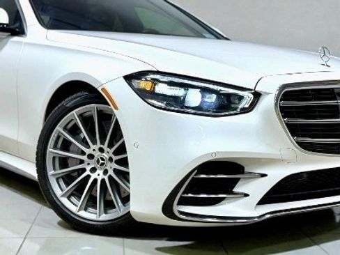 Used 2022 Mercedes-Benz S 500 4MATIC w/ AMG Line Package image 10