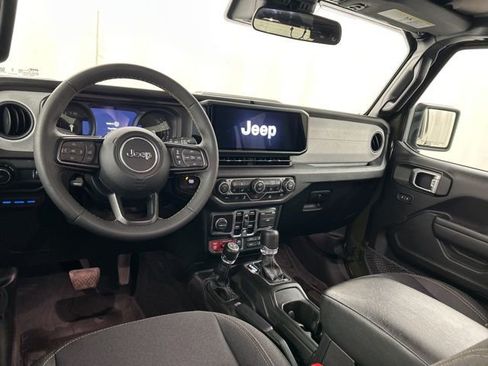 Used 2024 Jeep Wrangler Unlimited AWD/4WD image 24