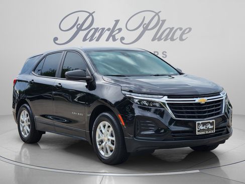 Used 2024 Chevrolet Equinox LS w/ Driver Confidence II Package FWD image 4