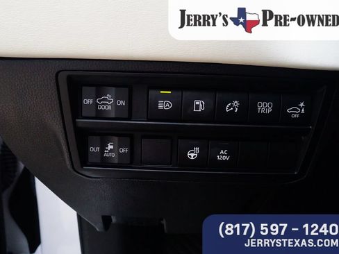 Used 2022 Toyota Tundra Capstone AWD/4WD image 18