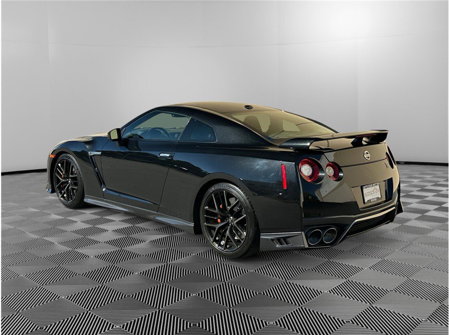 Used 2018 Nissan GT-R Premium AWD/4WD image 3