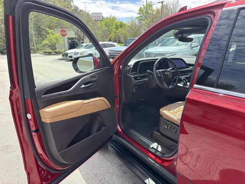 Certified 2023 Cadillac Escalade Premium Luxury AWD/4WD image 18