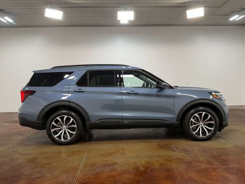 Used 2025 Ford Explorer ST-Line AWD/4WD image 23