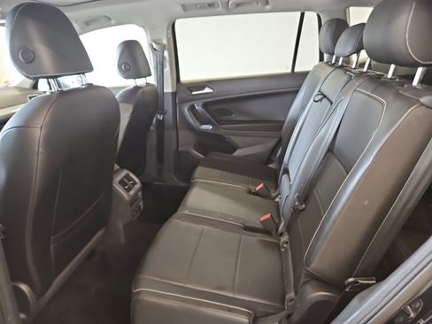 Used 2021 Volkswagen Tiguan SE w/ Panoramic Sunroof Package image 14