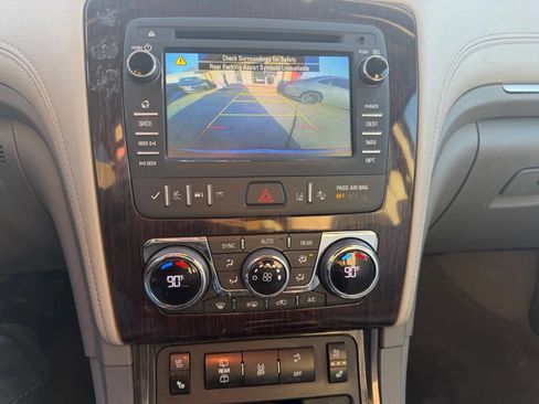 Used 2014 Chevrolet Traverse LTZ image 12
