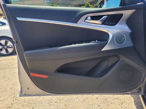 Used 2022 Genesis G70 2.0T w/ Prestige Package image 17