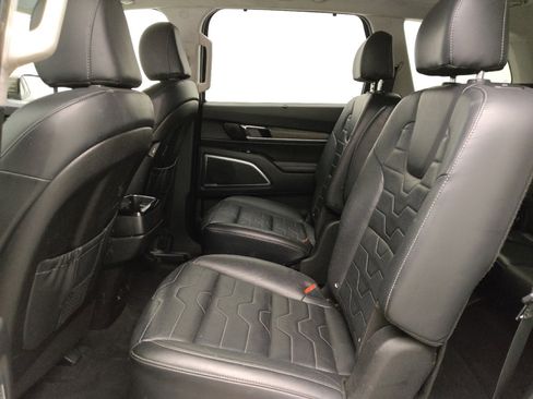 Used 2022 Kia Telluride SX w/ SX Prestige Package image 18