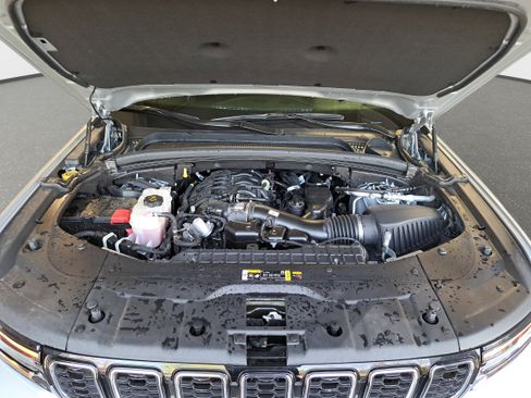 New 2025 Jeep Grand Cherokee L Limited RWD image 31