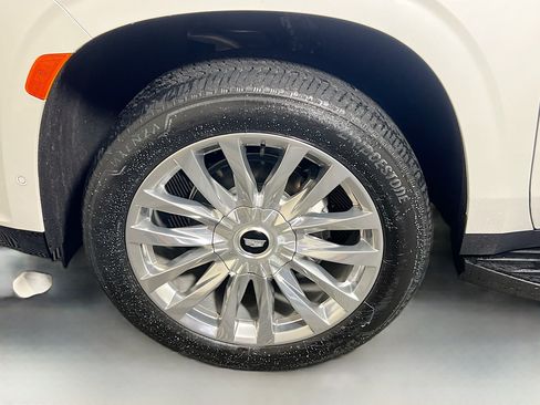 Used 2024 Cadillac Escalade Premium Luxury w/ Performance Package AWD/4WD image 13
