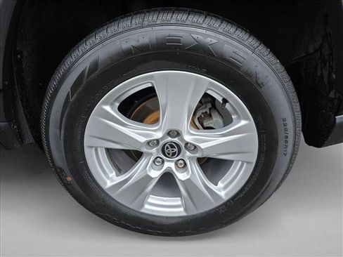 Used 2021 Toyota RAV4 XLE AWD/4WD image 10