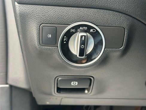 Used 2018 Mercedes-Benz CLA 250 4MATIC image 32