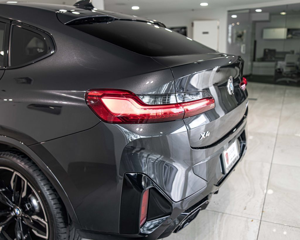 Used 2023 BMW X4 M40i AWD/4WD image 14