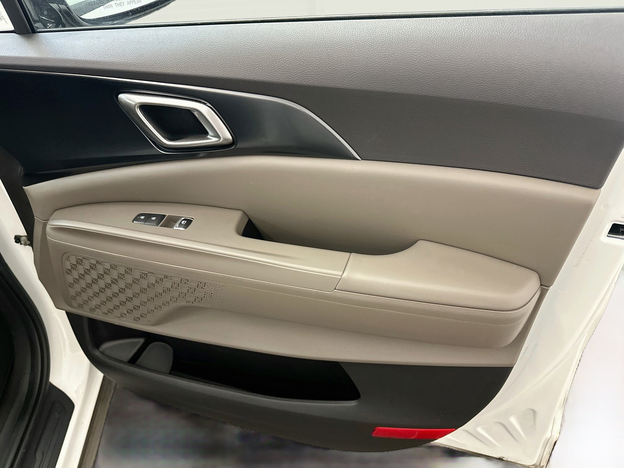 Used 2025 Kia Carnival FWD image 34