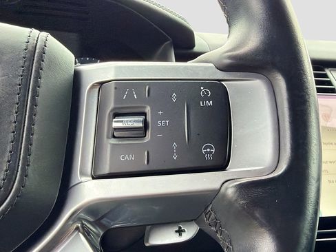 Used 2023 Land Rover Discovery Metropolitan Edition image 40