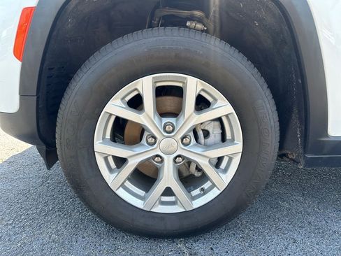 Used 2023 Jeep Grand Cherokee Limited w/ Luxury Tech Group II image 16