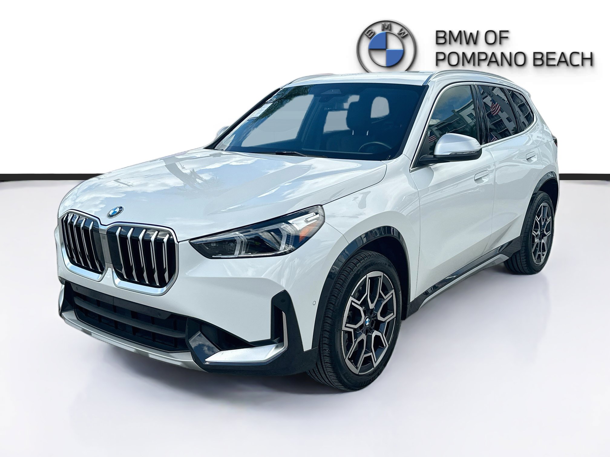 Used 2023 BMW X1 xDrive28i w/ Convenience Package AWD/4WD image 3