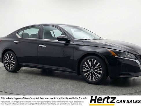 Used 2025 Nissan Altima 2.5 SV image 1