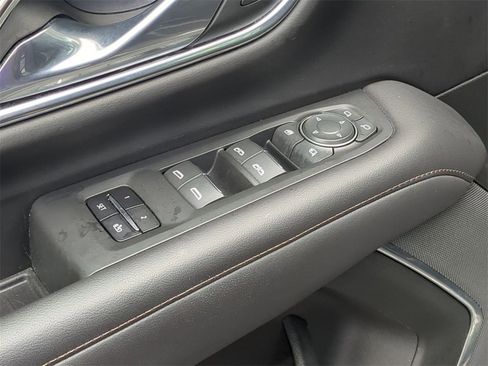 Used 2023 Chevrolet Suburban High Country image 11