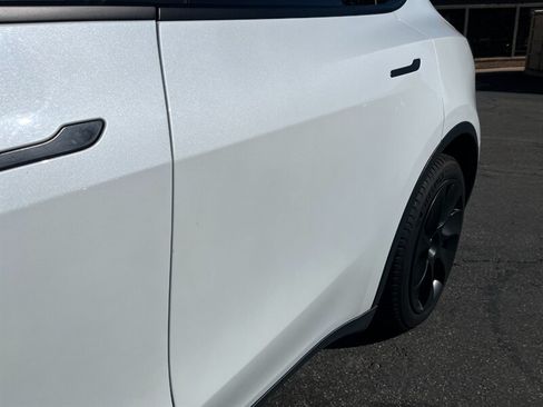 Used 2021 Tesla Model Y Long Range AWD/4WD image 28