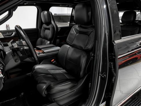 Used 2023 Lincoln Navigator Reserve image 8