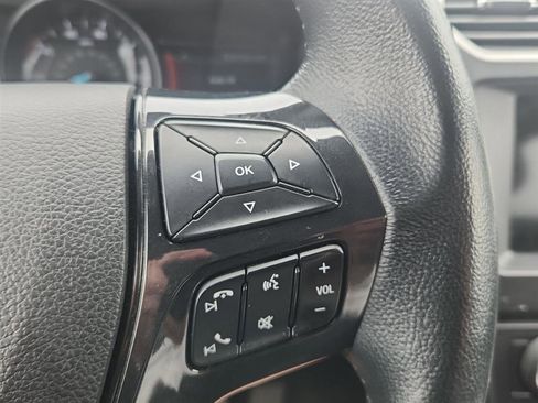 Used 2017 Ford Explorer XLT w/ Equipment Group 201A AWD/4WD image 16