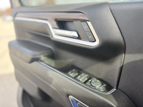 Used 2024 Chevrolet Silverado 1500 LT w/ Z71 Off-Road Package image 9