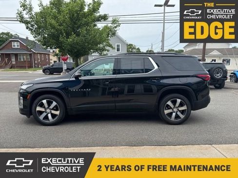 Used 2023 Chevrolet Traverse LT w/ LT Premium Package AWD/4WD image 1