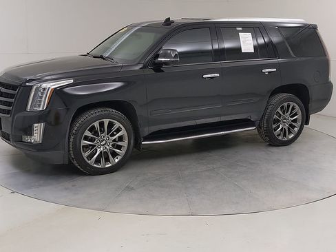 Used 2019 Cadillac Escalade Premium Luxury w/ Escalade Sport Edition AWD/4WD image 21