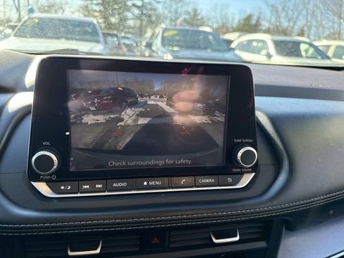 Used 2023 Nissan Rogue SV image 24