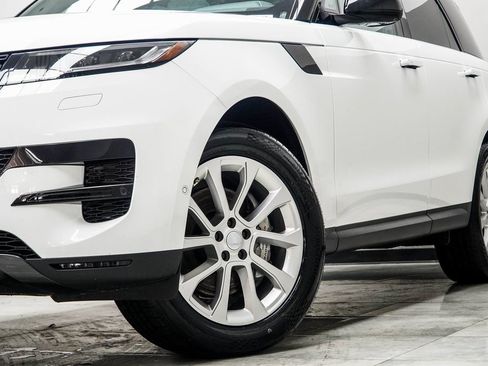 Used 2025 Land Rover Range Rover Sport SE AWD/4WD image 3