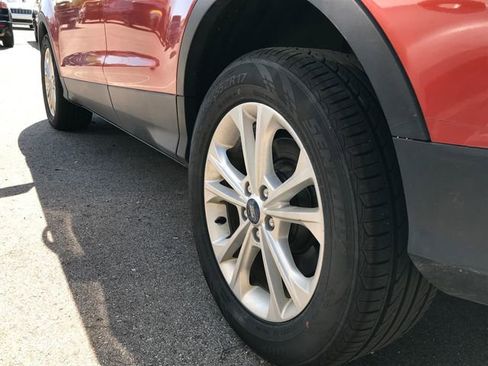 Used 2019 Ford Escape SE FWD image 12