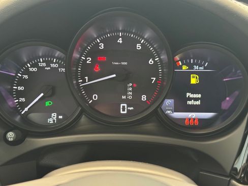 Certified 2025 Porsche Macan image 16