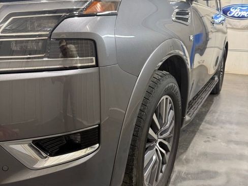 Used 2022 Nissan Armada SL w/ Captain's Chairs Package RWD image 5