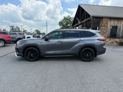 Used 2023 Toyota Highlander XSE FWD image 3