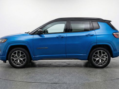 Used 2025 Jeep Compass Limited AWD/4WD image 5