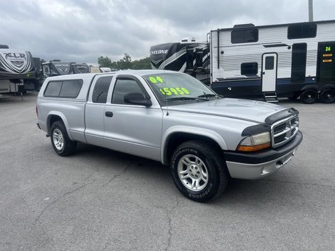 Used 2004 Dodge Dakota Sport w/ Deluxe Convenience Group RWD image 3