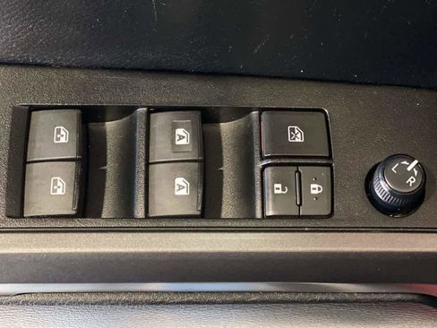 Used 2021 Toyota Tacoma TRD Off-Road w/ Technology Package image 16