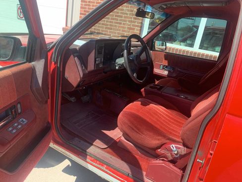 Used 1993 Chevrolet Suburban 4WD image 12