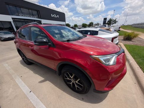 Used 2017 Toyota RAV4 SE FWD image 5