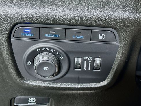 Used 2022 Jeep Grand Cherokee Limited 4xe w/ Luxury Tech Group II AWD/4WD image 17
