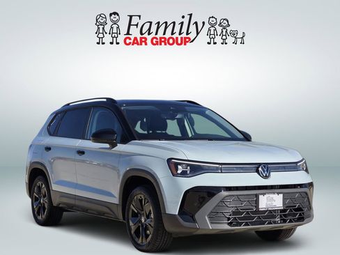 New 2026 Volkswagen Taos SE FWD image 2
