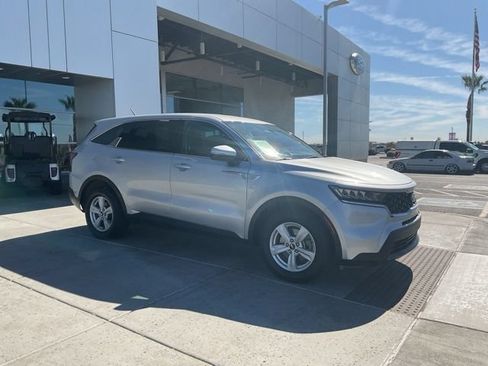 Used 2021 Kia Sorento LX FWD image 9