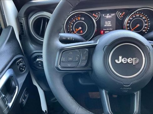 Used 2023 Jeep Gladiator Sport AWD/4WD image 19