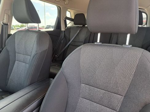 Used 2025 Nissan Rogue SV FWD image 19