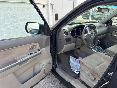 Used 2011 Suzuki Grand Vitara Premium image 14